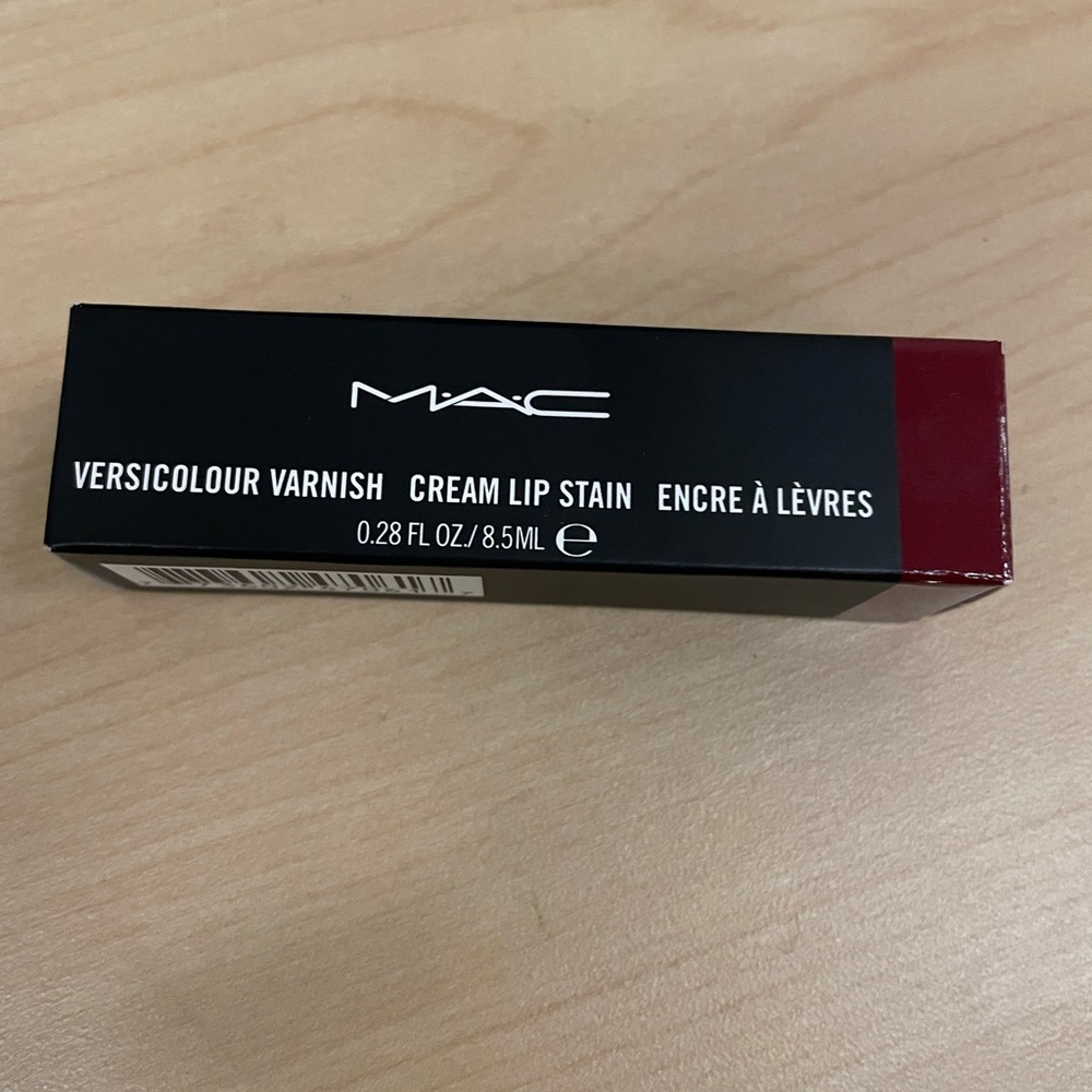 No interruptions 106 cream lip stain